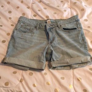 Light wash mom jean shorts